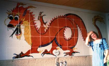 Kvta namalovala na ze garsonce ptimetrovho draka